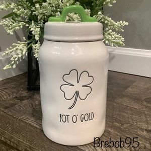 Rae Dunn Pot O’ Gold clover leaf Canister